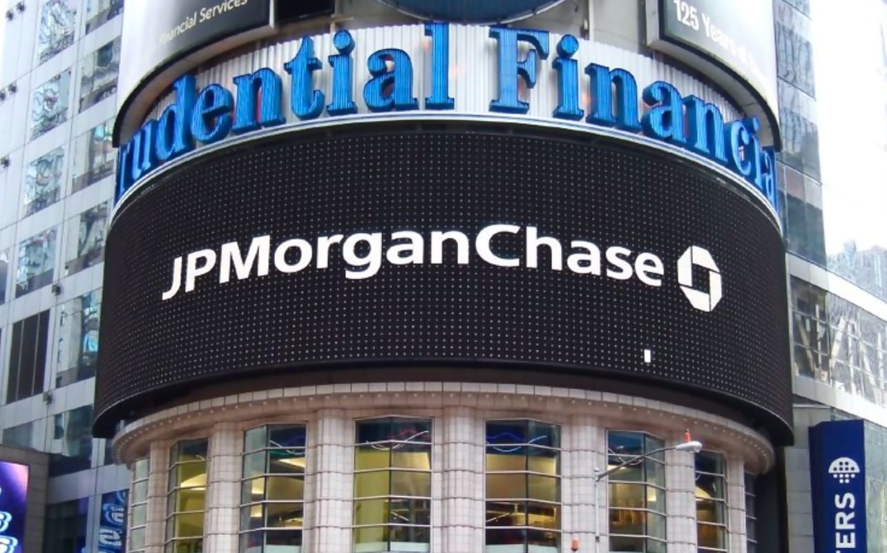 JPMorgan Chase Sues Customers For Exploiting Viral ‘Infinite Money Glitch’ JPMorgan Chase Sues Customers For Exploiting Viral ‘Infinite Money Glitch’