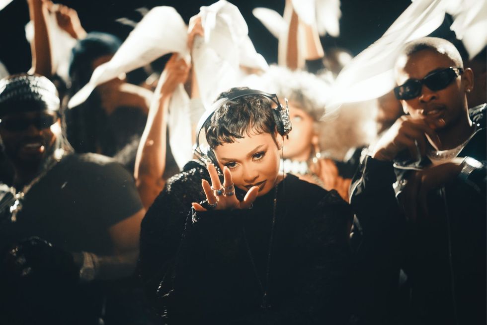 Skyla Tylaa Drops a Cross-Continental Club Anthem Skyla Tylaa Drops a Cross-Continental Club Anthem with “Bombshell (Cheza)”