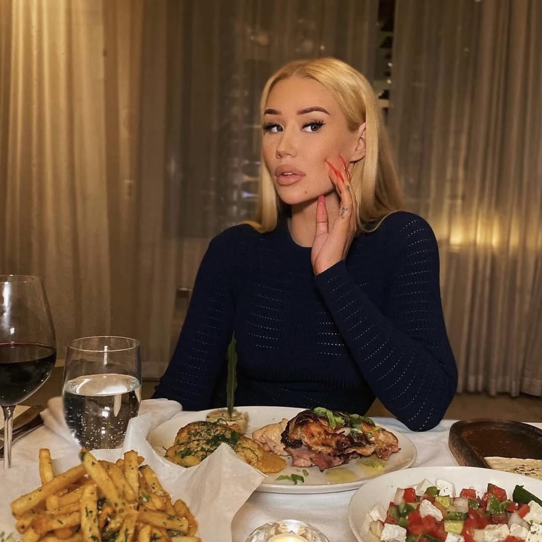 Iggy: Bosses Don’t Ask for the Bill Iggy Azalea says a true boss never asks for the bill when taking a woman out — h