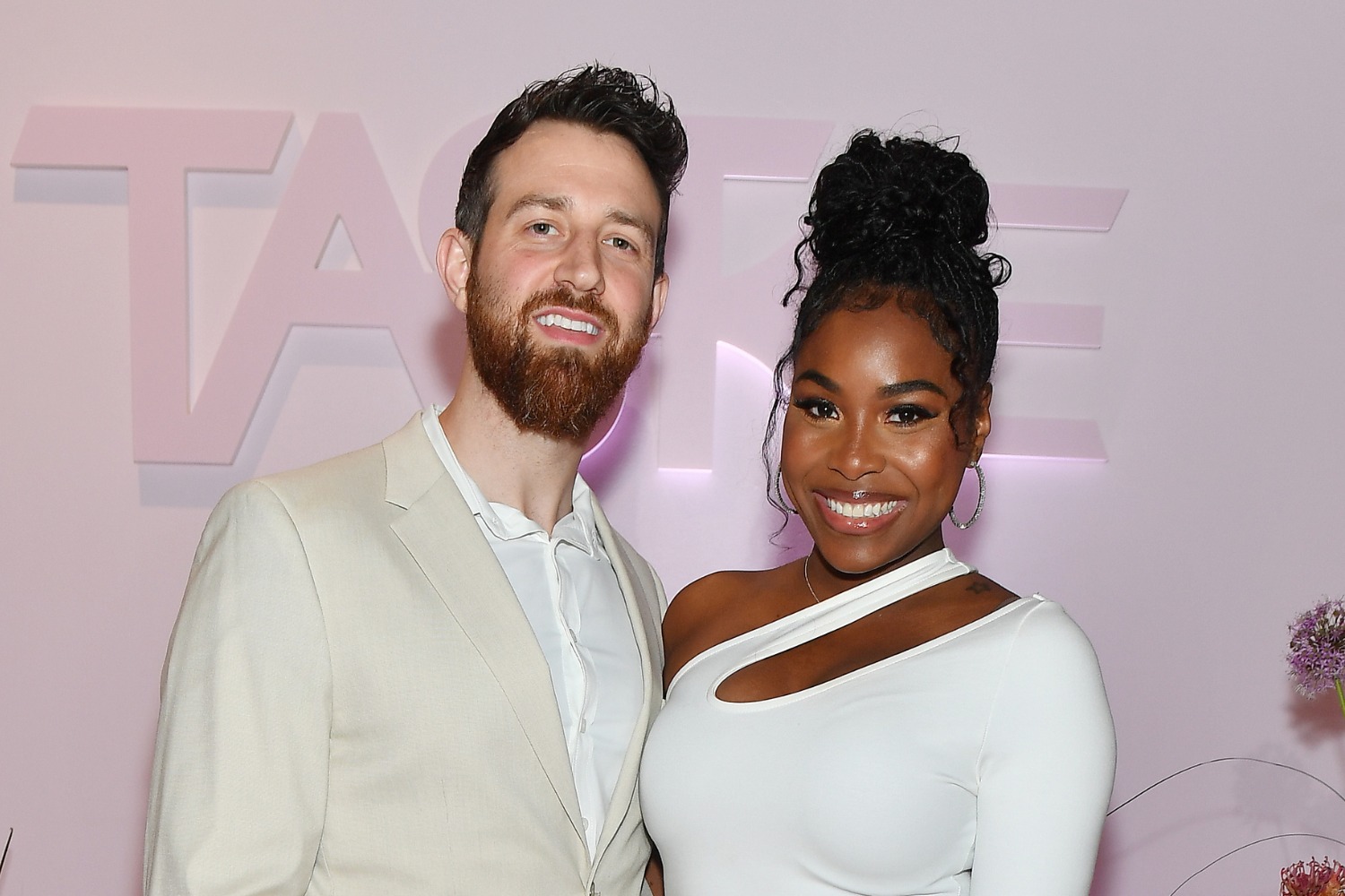 Lauren & Cameron’s Baby Reveal! 'Love Is Blind' faves Lauren & Cameron just dropped a gender reveal — and baby H