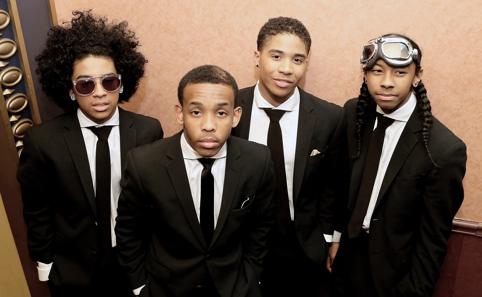 MB Stars Hit Chris Brown Dance Challenge Former Mindless Behavior members hopped on the Chris Brown ‘It Depends’ dance challenge, sending fan